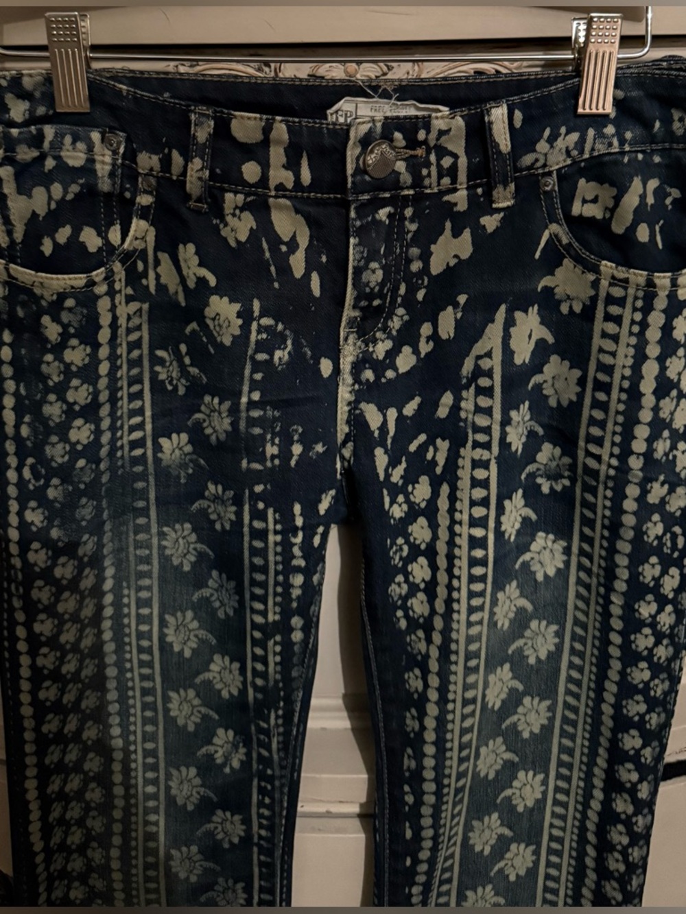 Free People Mantra Bali Print Indigo Flare Jeans 26 - Picture 10 of 12